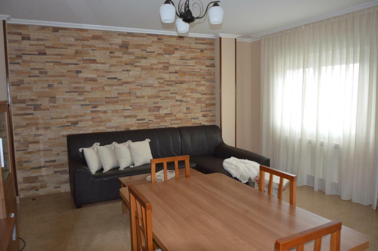 Apartmán Piso Da Empegada Arzúa Exteriér fotografie